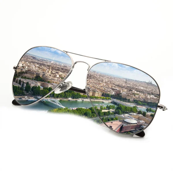 Ізольована Париж сонцезахисні окуляри в білому тлі — стокове фото