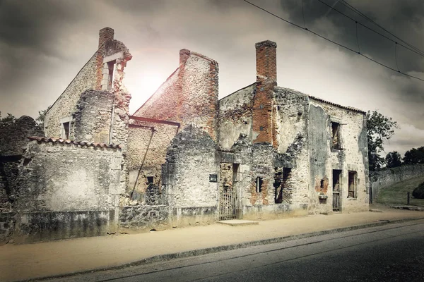 Ερείπια οικιών που καταστράφηκαν από βομβαρδισμούς — Φωτογραφία Αρχείου