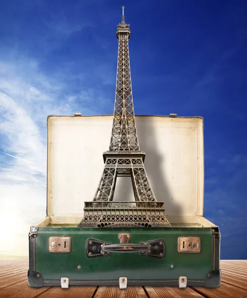 Torre Eiffel in valigia — Foto Stock