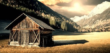 Güney Tyrol 'daki alp kulübesi.