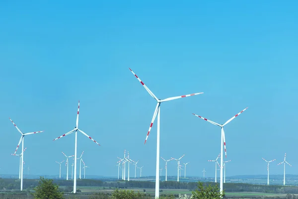 Wind stations, power generation. Farm for the generation of electricity, group modern windmills for renewable electric energy production. — Stock Photo, Image