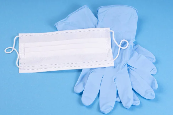 Coronovirus Covid Medical Weiße Maske Mit Blauen Handschuhen Auf Blauem — Stockfoto