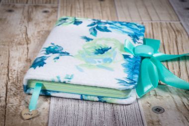 Dizüstü bilgisayarlar, planlamacıları ve scrapbooking tarzı ile ilgili foto albumleri 