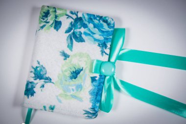 Dizüstü bilgisayarlar, planlamacıları ve scrapbooking tarzı ile ilgili foto albumleri 