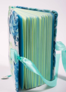 Dizüstü bilgisayarlar, planlamacıları ve scrapbooking tarzı ile ilgili foto albumleri 