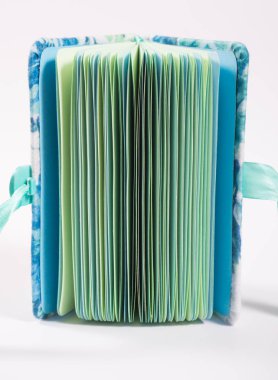 Dizüstü bilgisayarlar, planlamacıları ve scrapbooking tarzı ile ilgili foto albumleri 