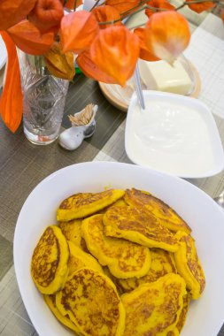 Krep ve diğer tatlılar Shrovetide üzerinde