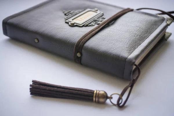 Cuaderno de recortes hecho a mano de cuero marrón para viajeros scra — Foto de Stock