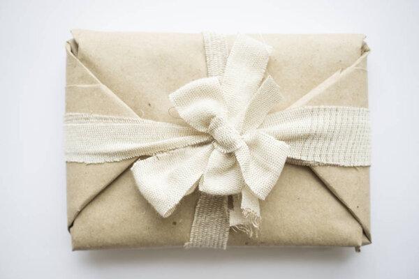 Пакет с эко винтажной бумагой и льняной лентой и бантом для
 