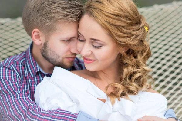 Portrait of young couple in love in the nature near seaside on s — Stock Photo, Image