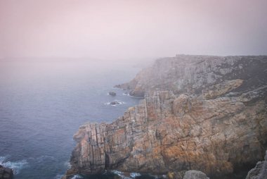 Brittany sis ile yaz aylarında kayalıklarla