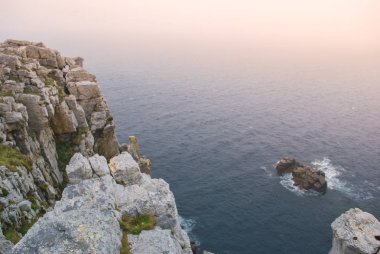 Brittany sis ile yaz aylarında kayalıklarla