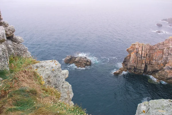 Brittany sis ile yaz aylarında kayalıklarla