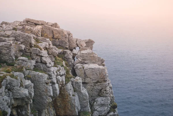 Brittany sis ile yaz aylarında kayalıklarla