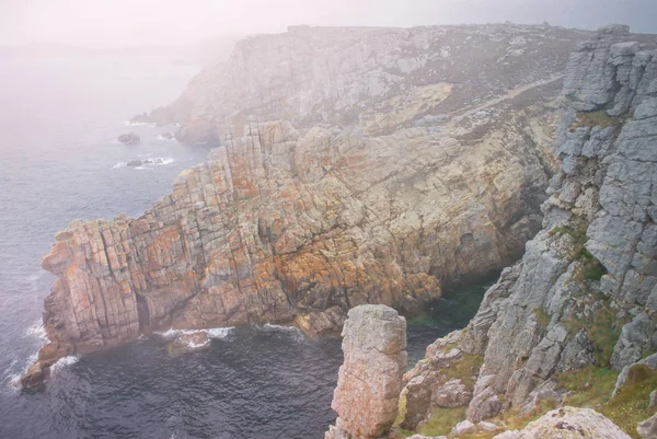 Brittany sis ile yaz aylarında kayalıklarla