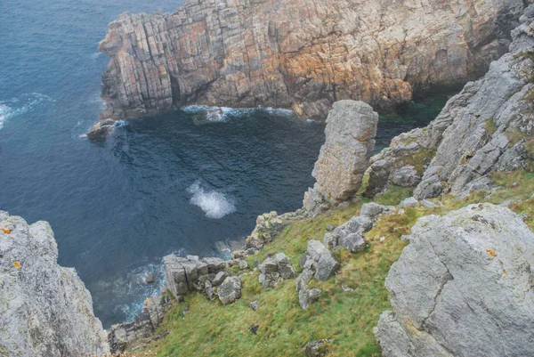 Brittany sis ile yaz aylarında kayalıklarla