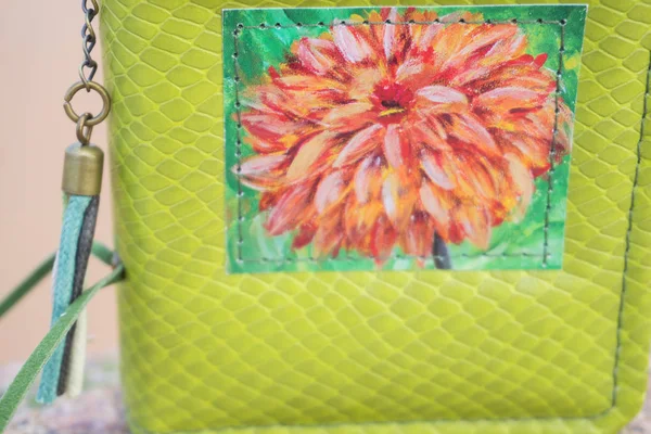 Küçük yeşil el yapımı defter scrapbooking tarzı ile karanlık g