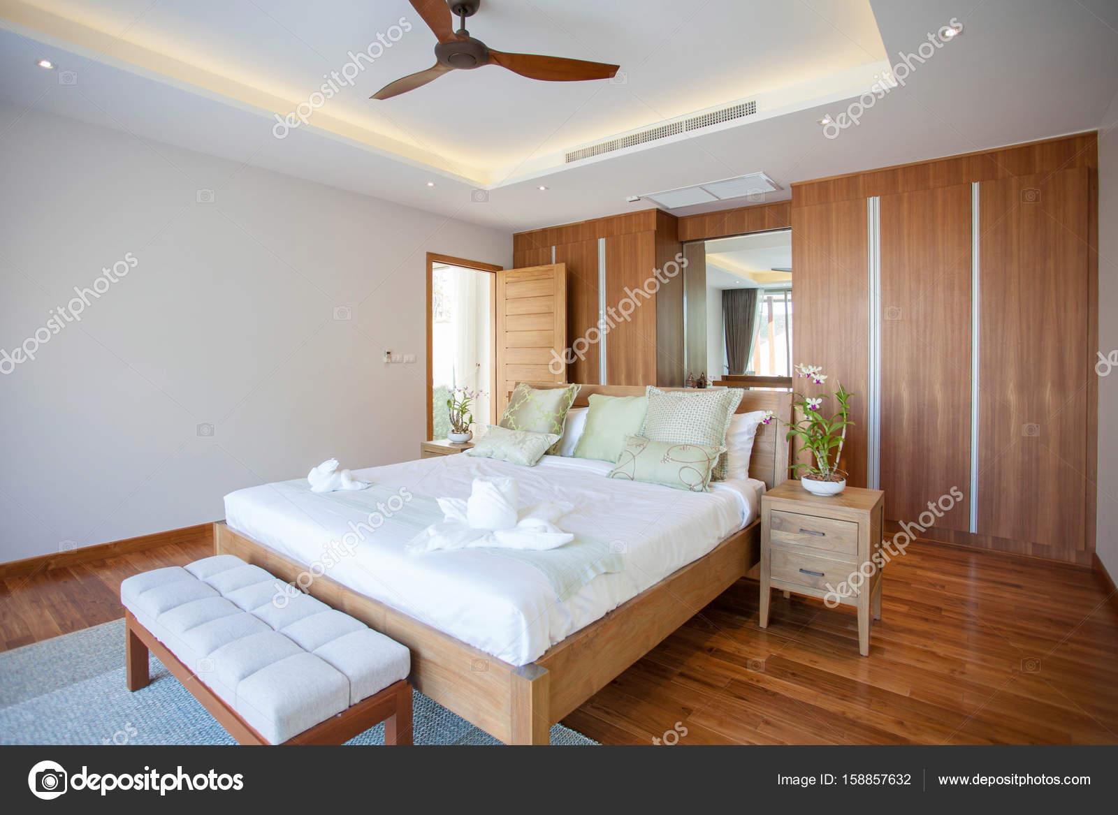 Luxus-Interieur-design im Schlafzimmer Pool Villa mit gemütlichen ... Luxus-Interieur-design im Schlafzimmer Pool Villa mit gemütlichen ...