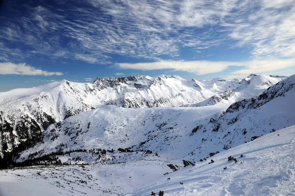 Derin karda Pirin Dağı