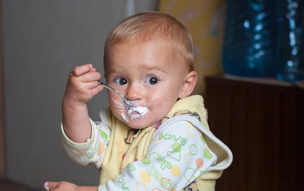 Küçük bebek besleme