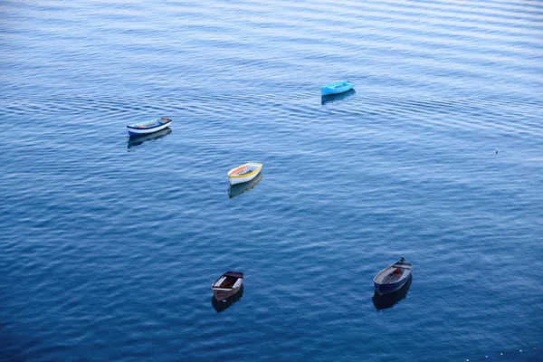 Bir Denizi kıyısında bir balıkçı tekneleri closup
