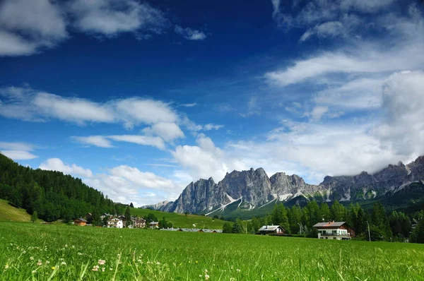 Cortina D Ampezzo resort, Alto Adige, Italia, Europa — Foto Stock