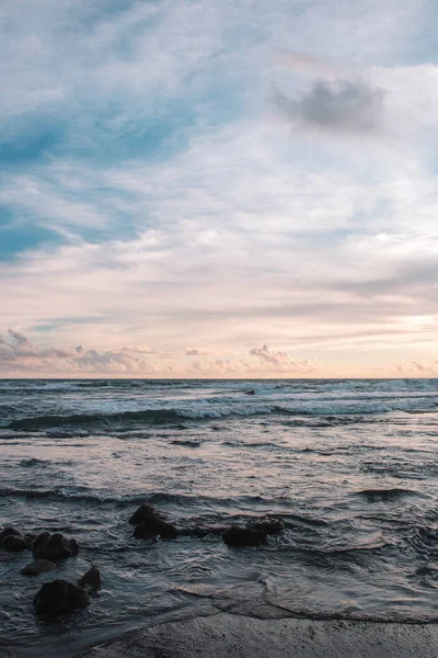 Pitoresk sunset beach Hint Okyanusu, Endonezya, Bali