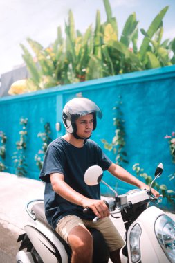 adam sürüş scooter 