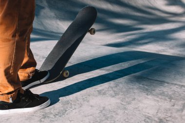 patencinin ayağı ve kaykay