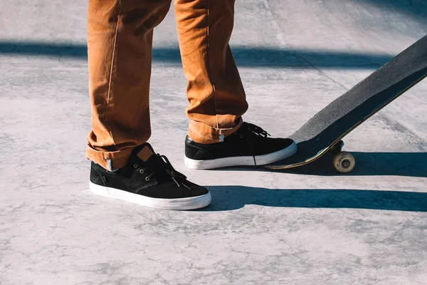 patencinin ayağı ve kaykay