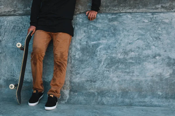 Schaatser van benen en skateboard — Stockfoto