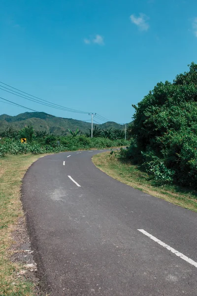 アジアの森林を通る道路 ストック画像