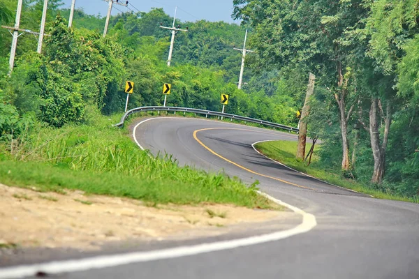 Curve road in the mountain and forest — Stock Photo, Image