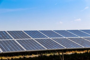 Güneş paneli temiz enerji üretiyor