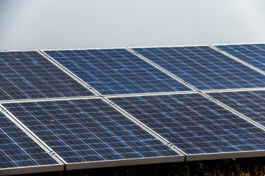 Güneş paneli temiz enerji üretiyor