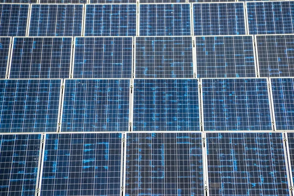 Solarzellen zur Erzeugung sauberer Energie — Stockfoto