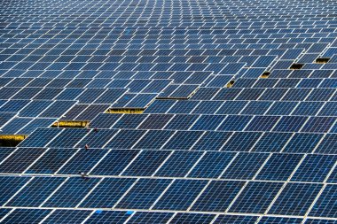 Güneş paneli temiz enerji üretiyor