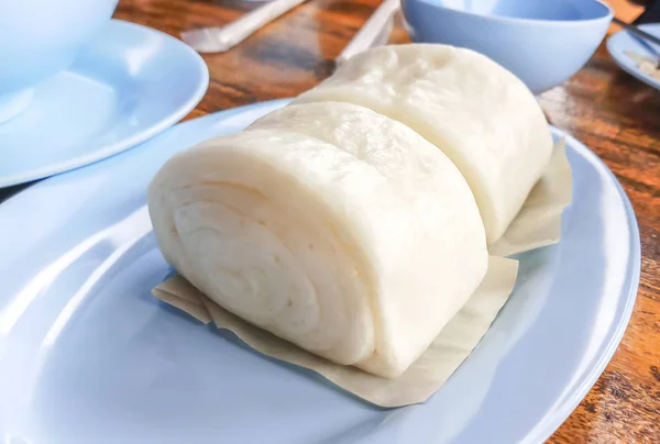 Steamed bun on a plate on a wooden table — Stock Photo, Image