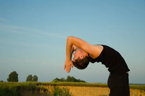 Yoga: Fuerza, armonía y tranquilidad —  Fotos de Stock