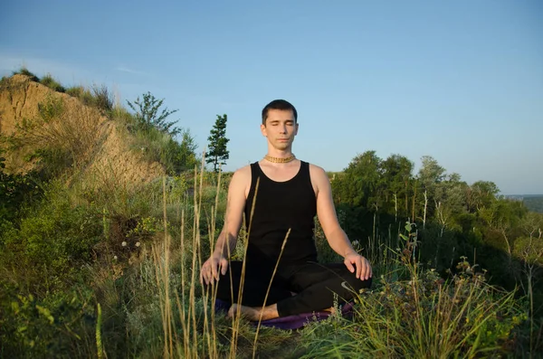 Yoga: Fuerza, armonía y tranquilidad — Foto de Stock