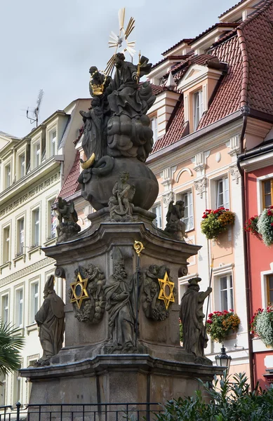 Heilige Drievuldigheid kolom in Karlovy Vary, Tsjechië. — Stockfoto