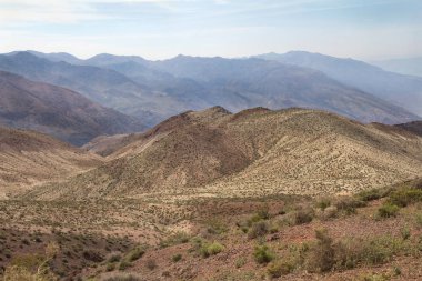 Tepeler ve dağlar Ölüm Vadisi Milli Parkı, California.