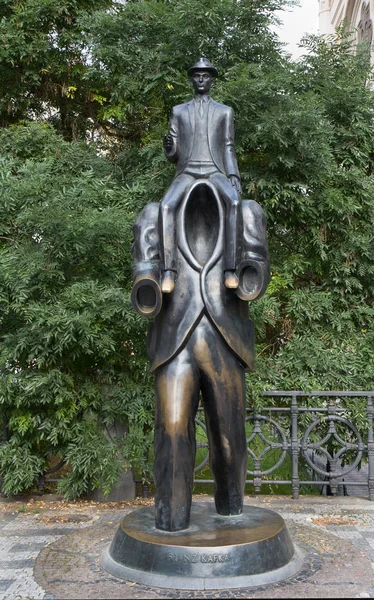 Estatua de Franz Kafka en Praga — Foto de Stock