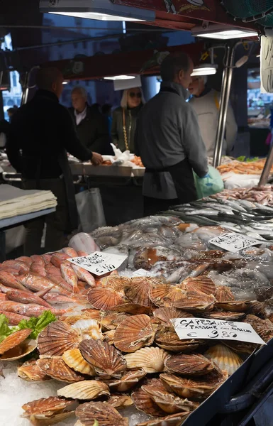 Venice Italy October 2019 Unidentified People Selling Buying Fish Seafood — Stock Photo, Image