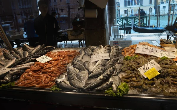 Venice Italy October 2019 Display Shrimps Fish Seller Grand Canal — Stock Photo, Image