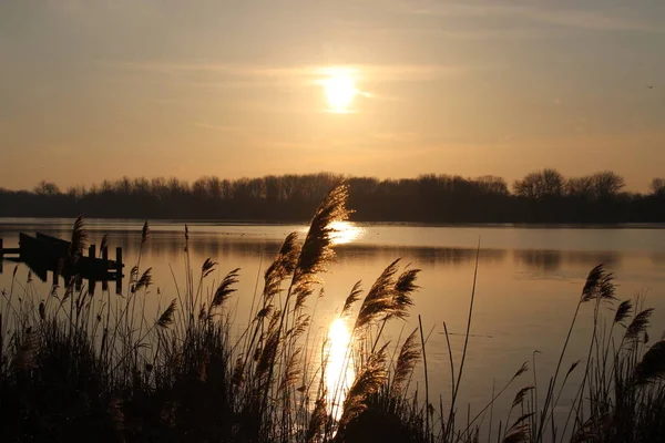 Puesta Sol Sobre Río Rotte Zevenhuizen Cerca Rotterdam Con Reflexión — Foto de Stock