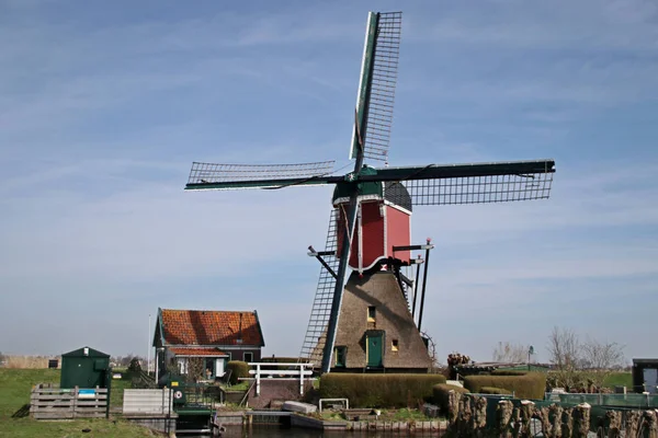Mill prázdné post s názvem "Heerlijkheid" na vodu Kromme jsem se — Stock fotografie