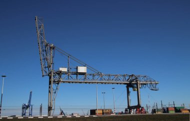 Vinç Hollanda Rotterdam Limanı deniz konteynırları için..