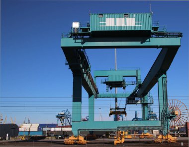 Vinç Hollanda Rotterdam Limanı deniz konteynırları için..