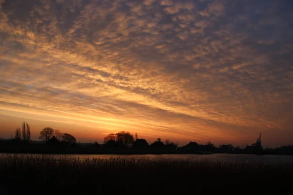 Salida Del Sol Sobre Río Hollandse Ijssel Con Cielo Colorido — Foto de Stock